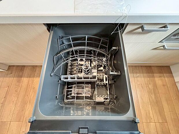 食器の後片付けに便利な食器洗浄乾燥機を標準装備。ビルトインタイプなので見た目もスッキリ、特に共働き世帯のご家族には必須品です。