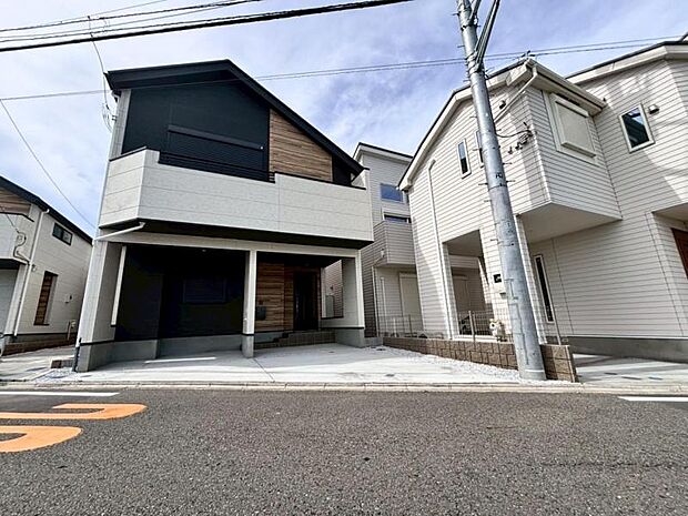 開放的なエクステリアも含めて美しくトータルにデザインされております。（2025.7.17撮影）