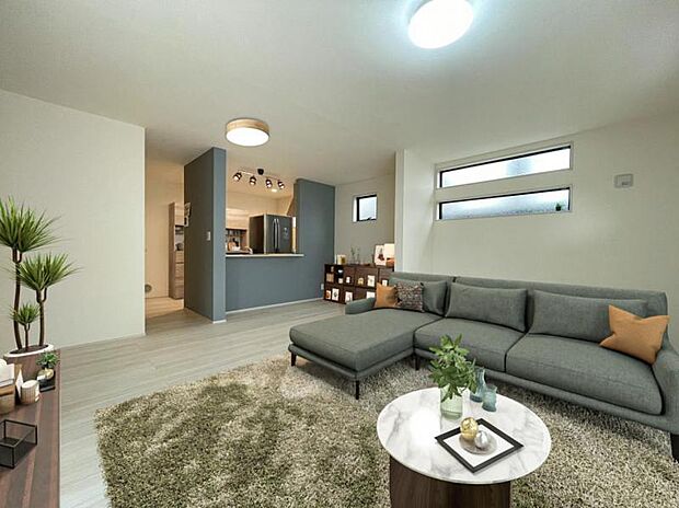 リビング（配置してある家具はCGによるイメージです）ゆったり21帖の広々リビング。明るさと風が入る窓配置が安らげる空間を演出します。（2025.8.3撮影）