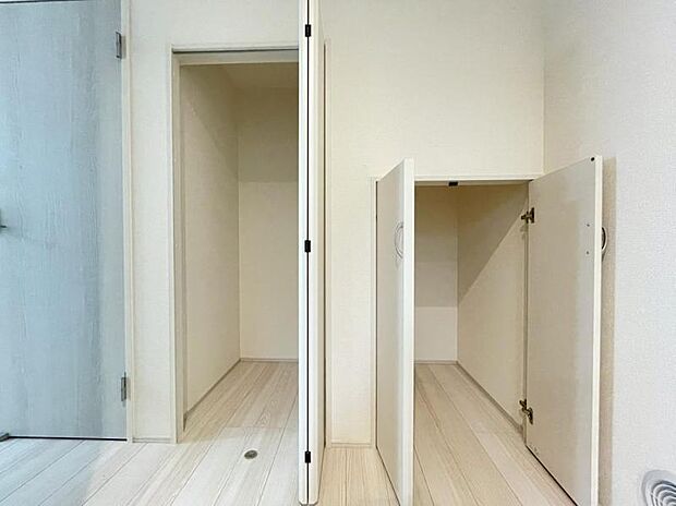 空間を効率的に利用し収納スペースを確保。多目的にお使いいただける便利な空間です。（2025.8.3撮影）