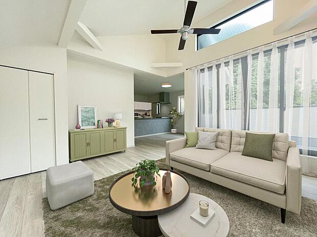 リビング（配置してある家具はCGによるイメージです）開放感溢れる吹抜天井。明るさと風が入る窓配置が安らげる空間を演出します。