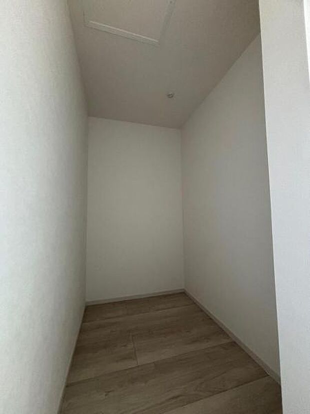 ウォークインクローゼットには普段使わない季節用品やトランクなど、大きなものもラクラク収納できます。