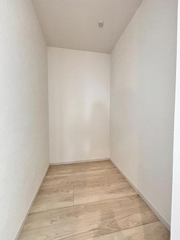 ウォークインクローゼットには普段使わない季節用品やトランクなど、大きなものもラクラク収納できます。