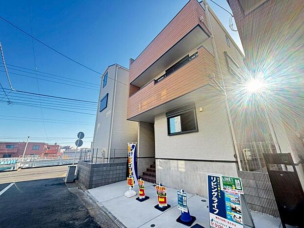 玄関につながる駐車スペースなので、重い荷物の出し入れの負担を最小限に抑えられます。