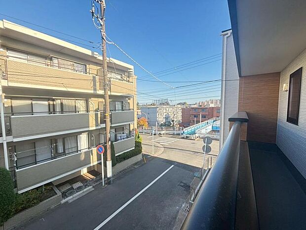 この街ならではの美しい風景と、ここから紡がれる物語が始まります。