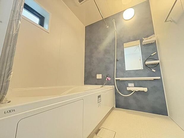 1日の疲れを癒してくれる広々とした浴室は癒しの空間。