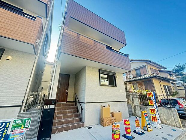 玄関につながる駐車スペースなので、重い荷物の出し入れの負担を最小限に抑えられます。