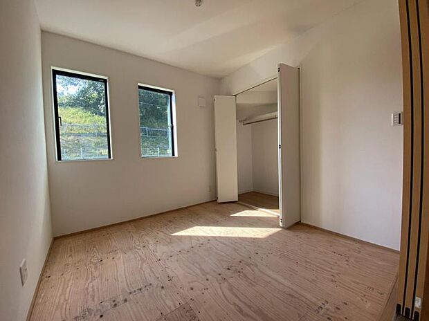 リビング続き間の和室はお子様を遊ばせるスペースとしても重宝します。(2025.8.23撮影)