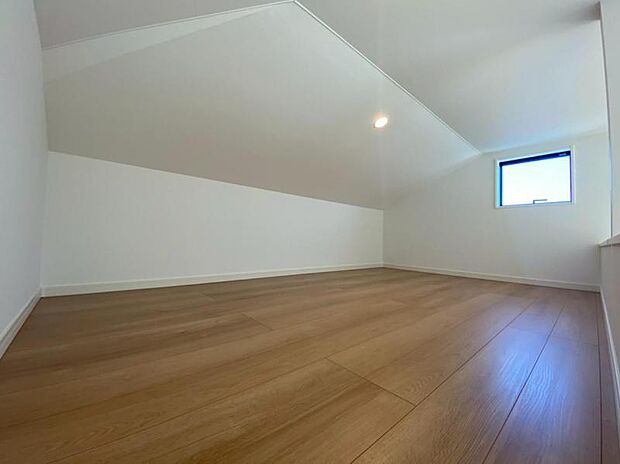 広々したロフトは、多目的にお使いいただける便利な空間です。(2025.8.23撮影)