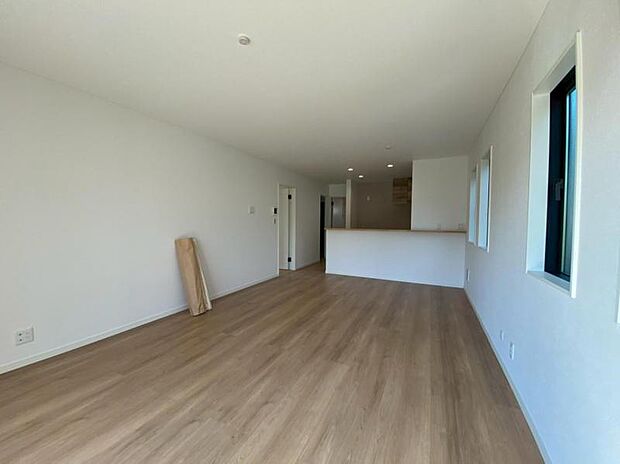 くつろげるリビングは話に夢中になりすぎて、ついつい時間を忘れてしまう。そんな束の間の幸せを感じさせてくれる場所です。(2025.8.23撮影)