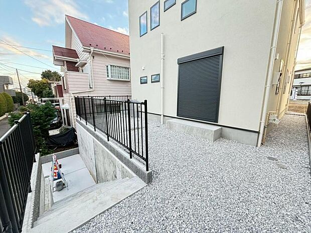 広いお庭で植栽やガーデニングなど、いろいろとお楽しみ頂けます。