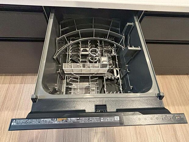 食器洗浄乾燥機 食器の後片付けに便利な食器洗浄乾燥機を標準装備。ビルトインタイプなので見た目もスッキリ、特に共働き世帯のご家族には必須品です。