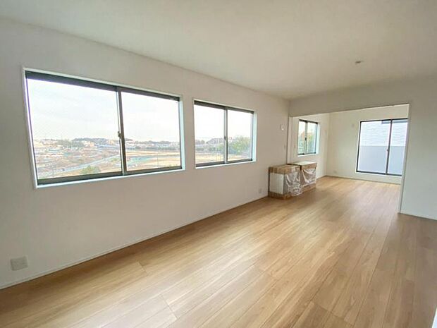 光と風があふれる開放的なリビングダイニングには、自然と家族みんなが集まってきます。（2026.1.26撮影）