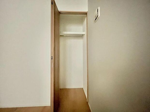 空間を効率的に利用し収納スペースを確保。一日の始まりと終わりを美しく演出します。