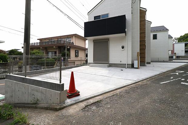 敷地内のカースペース。