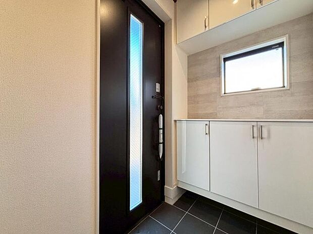 お住まいの顔となる玄関。安らぎに満ちた生活空間を予感させてくれます。