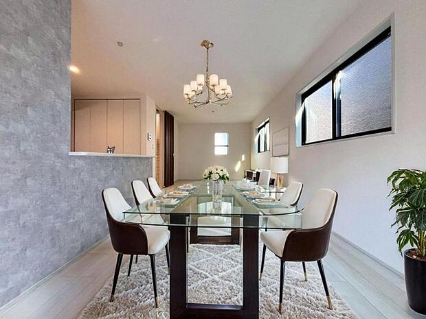 リビング(配置してある家具はCGによるイメージです)くつろげるリビングは話に夢中になりすぎて、ついつい時間を忘れてしまう。そんな束の間の幸せを感じさせてくれる場所です。