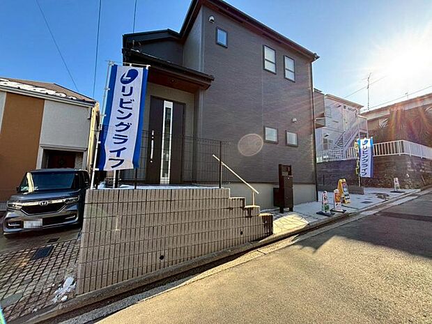 素材の持つ独特な存在感により「永く住み続ける住まい」にふさわしい住宅が完成しました。