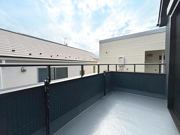 開放感のある眺望。陽光、風通しのよいワイドバルコニー。お洗濯物も乾かしやすいですね。