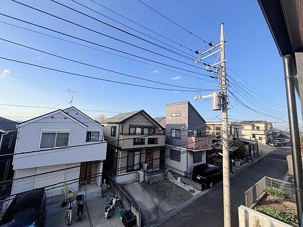 バルコニーからの眺望。季節による景色の変化を日常の生活と共に感じてください。