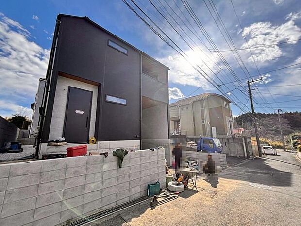 前面道路は約4.5mございますので、毎日のお車の出し入れもストレスなく行えます。(2026.1.22撮影)