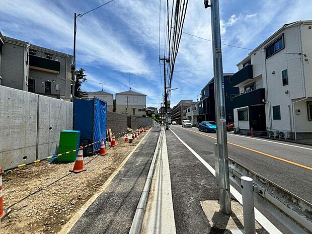 周辺環境や街並みなど、図面だけでは分からない現地の雰囲気もぜひご確認くださいませ。（2026年6月撮影）