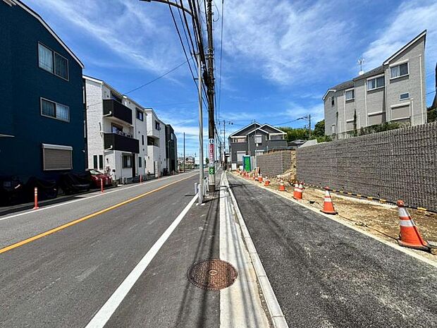 現地と同じくらい、周辺環境は大切です。図面だけでは分からない現地の雰囲気もご確認くださいませ。（2026年6月撮影）