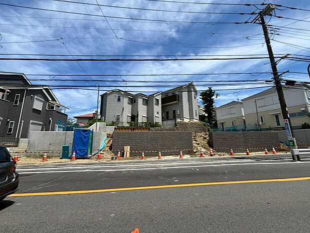 戸塚駅から徒歩16分の立地になります。（2026年6月撮影）