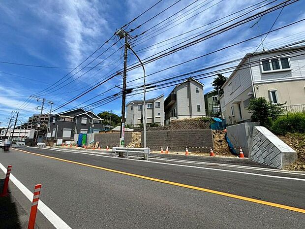 前面道路は約10.8ｍございます。（2026年6月撮影）