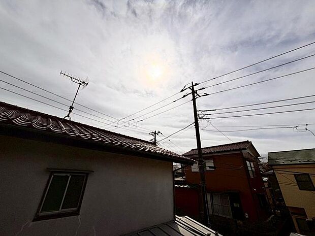 バルコニーからの眺望。季節による景色の変化を日常の生活と共に感じられます。