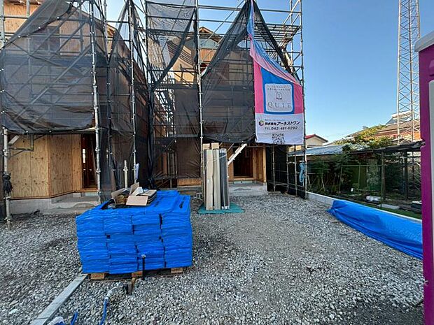 建物につながる駐車スペースなので、重い荷物の出し入れの負担を最小限に抑えられます。(2025.10.17撮影)