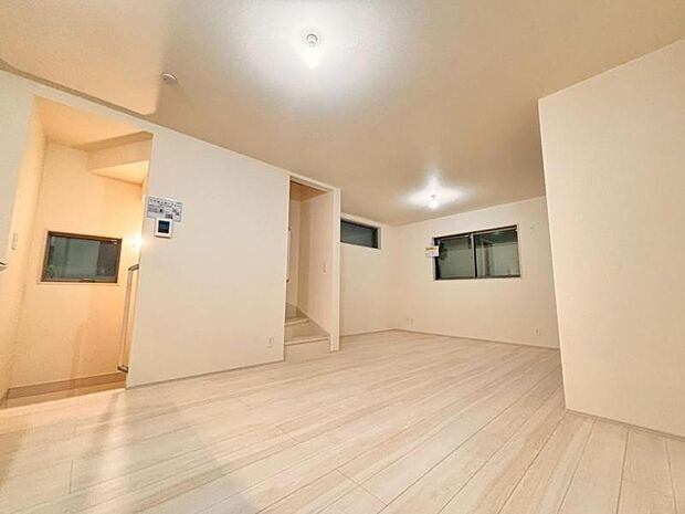 動線を繋ぐリビングイン階段で開放的な室内に挨拶の声が元気に響きます。