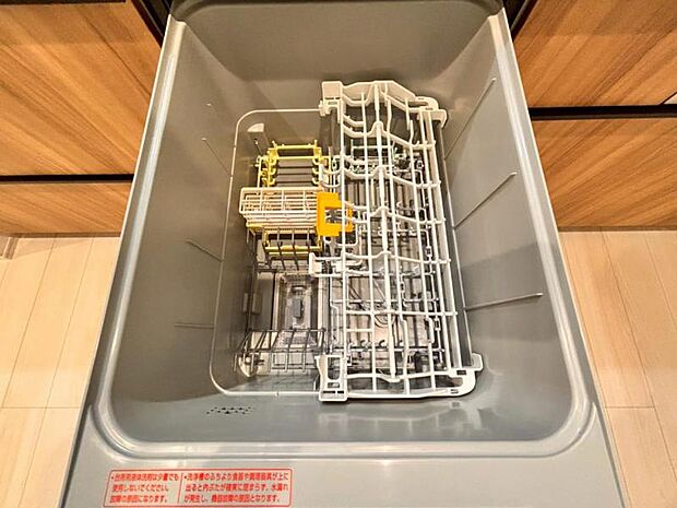 食器洗浄乾燥機 食器の後片付けに便利な食器洗浄乾燥機を標準装備。ビルトインタイプなので見た目もスッキリ、特に共働き世帯のご家族には必須品です。