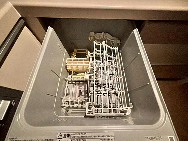 食器洗浄乾燥機　食器の後片付けに便利な食器洗浄乾燥機を標準装備。ビルトインタイプなので見た目もスッキリ、特に共働き世帯のご家族には必須品です。