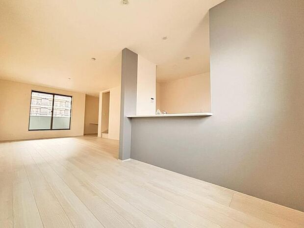 くつろげるリビングは話に夢中になりすぎて、ついつい時間を忘れてしまう。そんな束の間の幸せを感じさせてくれる場所です。(2025.10.10撮影)