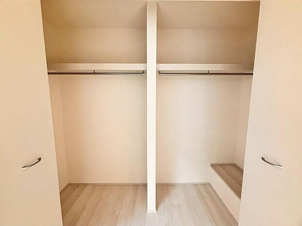 クローゼットを有効活用すれば、生活空間をより上質なものにしてくれるでしょう。(2025.10.10撮影)