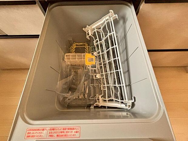 食器洗浄乾燥機 食器の後片付けに便利な食器洗浄乾燥機を標準装備。ビルトインタイプなので見た目もスッキリ、特に共働き世帯のご家族には必須品です。