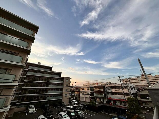 心を落ち着かせ開放してくれる眺望が、今日も家族を包み込みます。