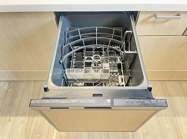 食器の後片付けに便利な食器洗浄乾燥機を標準装備。ビルトインタイプなので見た目もスッキリ、特に共働き世帯のご家族には必須品です。