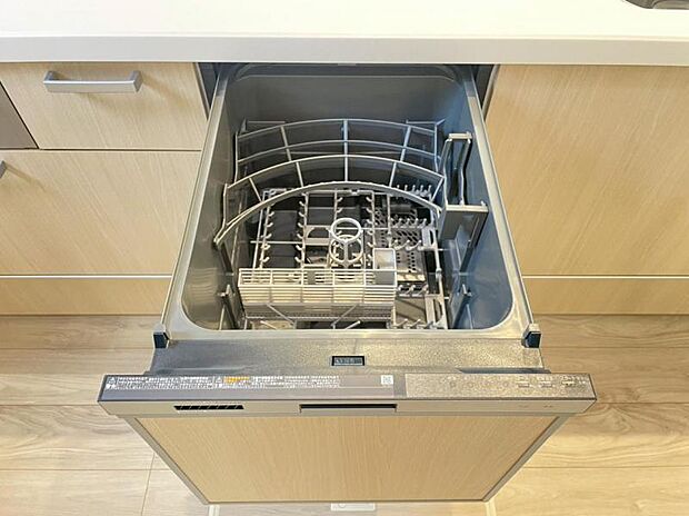 食器の後片付けに便利な食器洗浄乾燥機を標準装備。ビルトインタイプなので見た目もスッキリ、特に共働き世帯のご家族には必須品です。