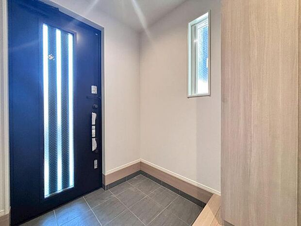 お住まいの顔となる玄関。安らぎに満ちた生活空間を予感させてくれます。