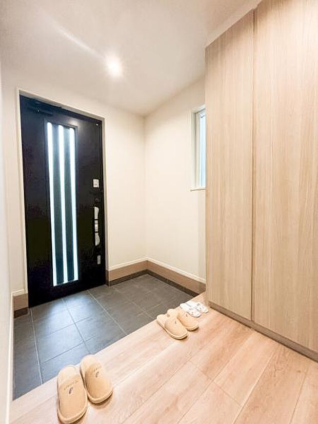 お住まいの顔となる玄関。安らぎに満ちた生活空間を予感させてくれます。