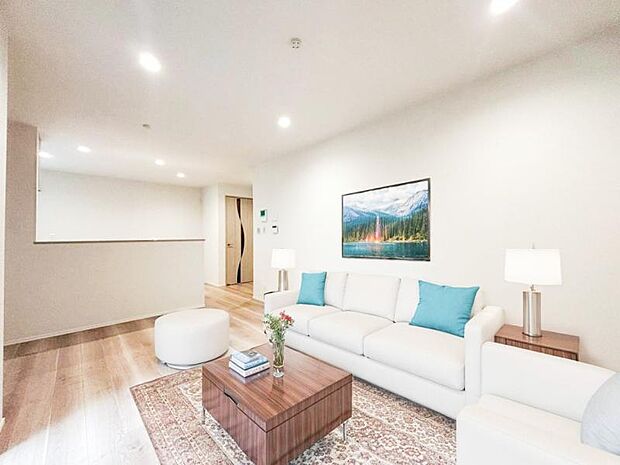 リビング（配置してある家具はCGによるイメージです）くつろげるリビングは話に夢中になりすぎて、ついつい時間を忘れてしまう。そんな束の間の幸せを感じさせてくれる場所です。