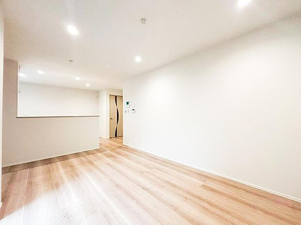 くつろげるリビングは話に夢中になりすぎて、ついつい時間を忘れてしまう。そんな束の間の幸せを感じさせてくれる場所です。