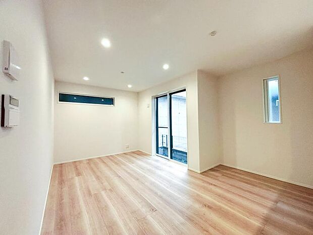 光と風があふれる開放的なリビングダイニングには、自然と家族みんなが集まってきます。