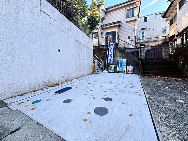 前面道路は約4.5ｍございます。毎日のお車の出し入れもストレスなく行えます。