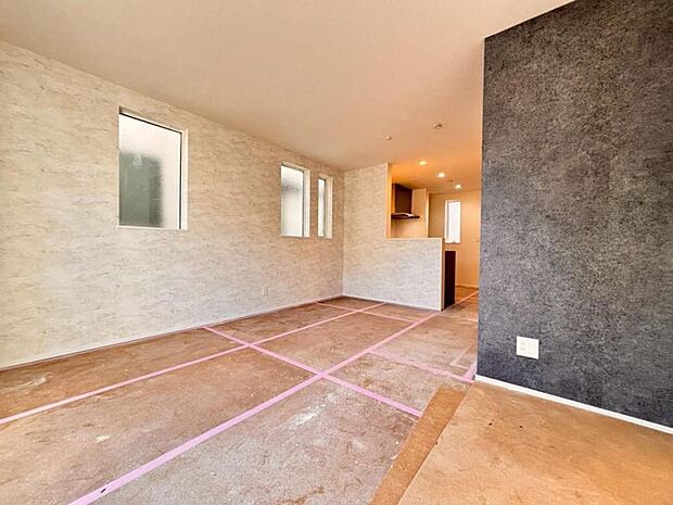 家族はもちろん友人たちもリラックス。仲間を呼び寄せる風通しの良い家。光と風が通るリビングで充実した毎日を。(2025.11.17撮影)