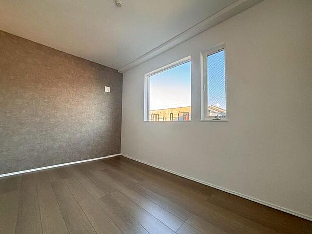 日々の疲れを癒してくれる主寝室。自由度が高いので家具のレイアウトでお好みの空間を創りだせます。