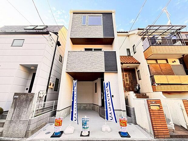 凛とした表情を見せる外観は、時の移り変わりの中で、様々な表情を見せてくれます。