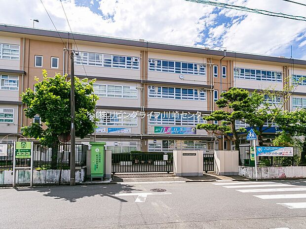 川崎市立渡田中学校 340m